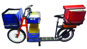 Loadrunner mit Postkisten und Zeitungstaschen